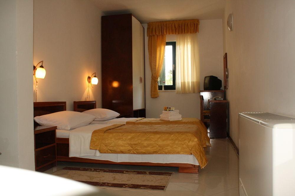 Petrovac Hotel Danica מראה חיצוני תמונה