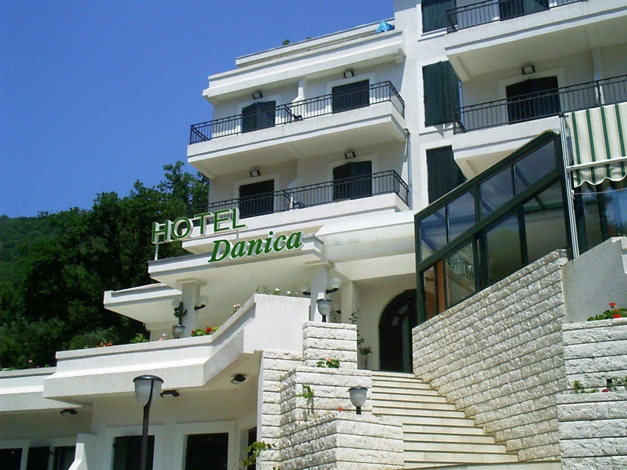 Petrovac Hotel Danica מראה חיצוני תמונה