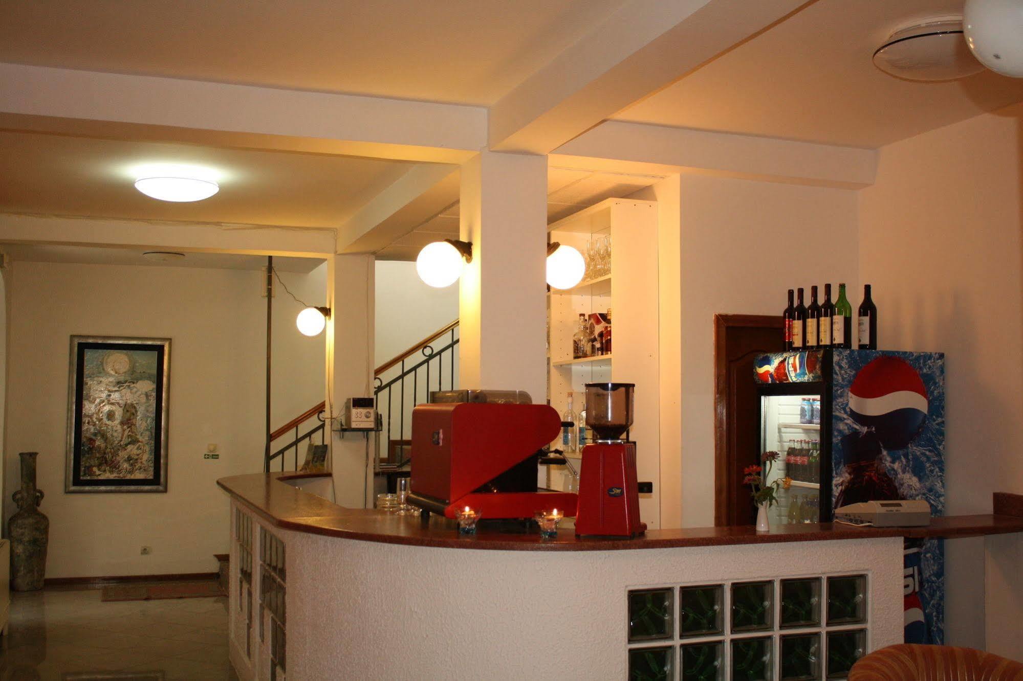 Petrovac Hotel Danica מראה חיצוני תמונה